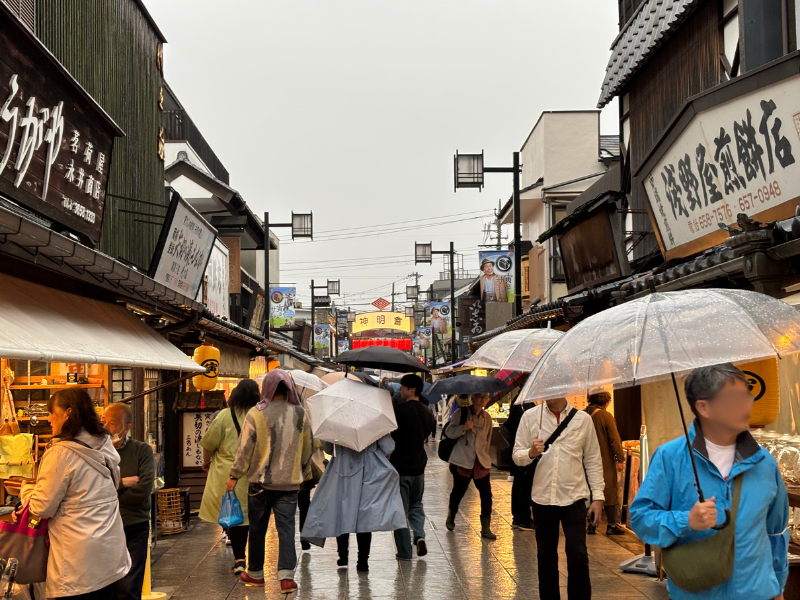 寅さんサミット2024ー雨の帝釈天参道２